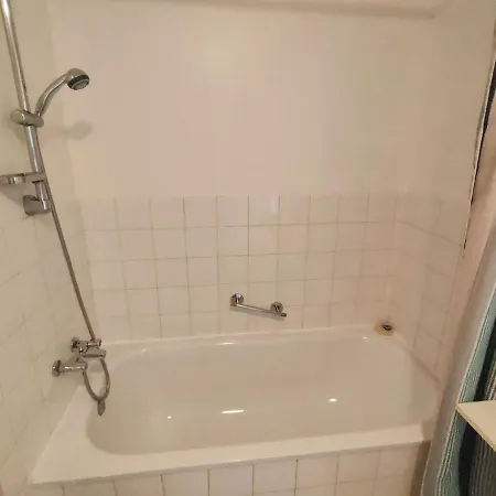 Apartment : Vue Exceptionnelle Sur Le Fleuve Et Grand De 2 Au Coeur Du Centre Historique D'agde. *