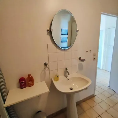 Apartment : Vue Exceptionnelle Sur Le Fleuve Et Grand De 2 Au Coeur Du Centre Historique D'agde.