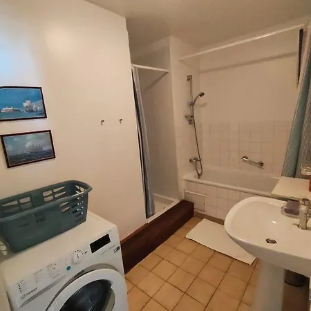Apartment : Vue Exceptionnelle Sur Le Fleuve Et Grand De 2 Au Coeur Du Centre Historique D'agde. Agde
