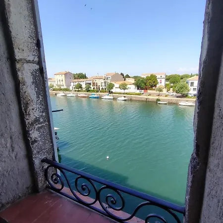 : Vue Exceptionnelle Sur Le Fleuve Et Grand De 2 Au Coeur Du Centre Historique D'agde.