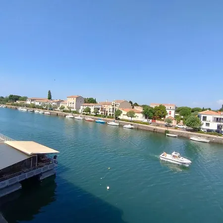 Apartment : Vue Exceptionnelle Sur Le Fleuve Et Grand De 2 Au Coeur Du Centre Historique D'agde. *
