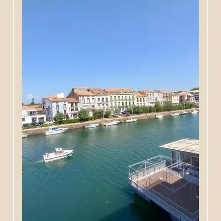 : Vue Exceptionnelle Sur Le Fleuve Et Grand De 2 Au Coeur Du Centre Historique D'agde.