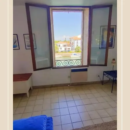 : Vue Exceptionnelle Sur Le Fleuve Et Grand De 2 Au Coeur Du Centre Historique D'agde. Lägenhet Agde
