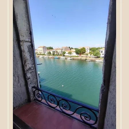 : Vue Exceptionnelle Sur Le Fleuve Et Grand De 2 Au Coeur Du Centre Historique D'agde. Lägenhet Agde